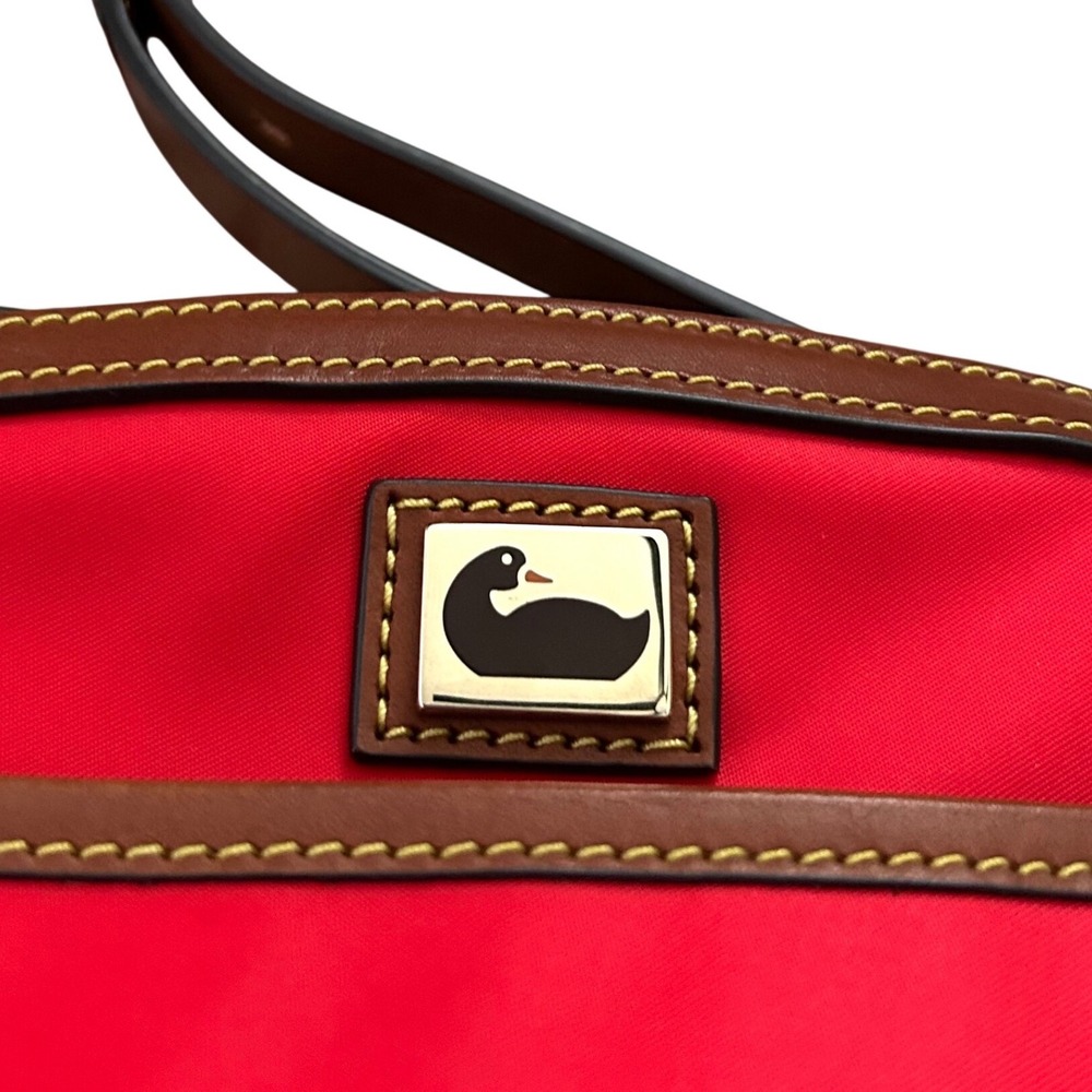 Dooney & Bourke Wayfarer Domed Zip Crossbody Bag Purse Red‎ Casual Travel Light - Picture 3 of 12
